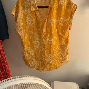 💙💙Yellow Paisley Button Down Shirt